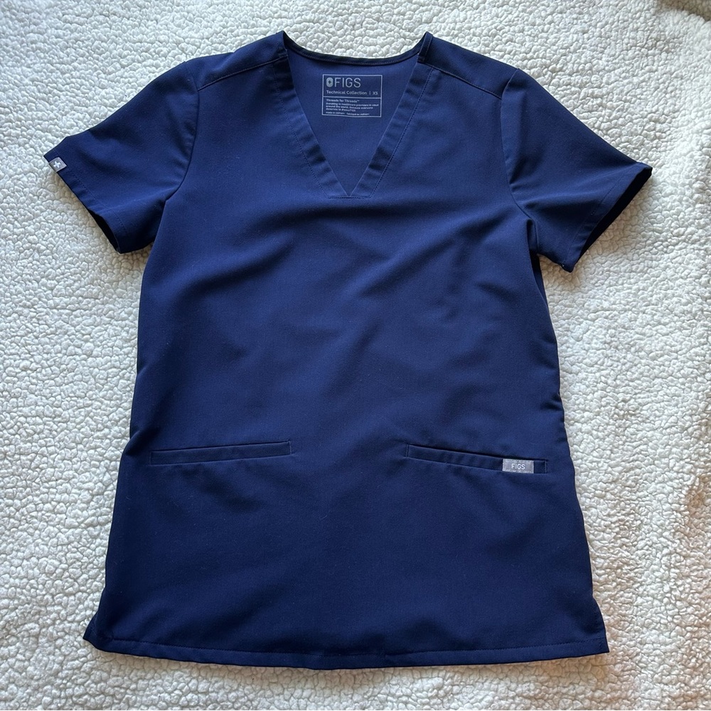 Figs Casma 2 Pocket Scrub Top
